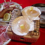 Kurashiki Kurasakaba Shichirin Yaki Sakura Tei - 帆立貝を焼いてます