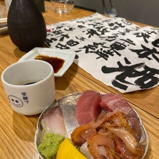 16時開始在“鰻魚酒館”準備了和日本酒非常搭的下酒菜