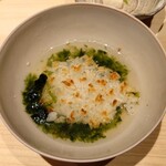 温石 - 浜名湖の青海苔が入った蛤のお出汁にせんべいご飯