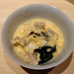 温石 - 近くで獲れた蛤と筍の卵寄せ