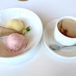プリマ カフェ - アイスクリーム２個セットとカフェモカ