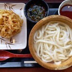 丸亀製麺 - 釜揚げうどん並(340円)+野菜かき揚げ(170円)