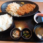 はなの舞 - とんかつ定食 (790円・税込)