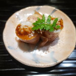 富小路 やま岸 - 子持ちヤリイカの寿司