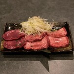完全個室焼肉ITADAKI - 熟成牛タンの3種盛り合わせ(タン先、タン中、タン元)