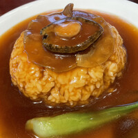 個室中華 頤和園 京橋店 - ランチ限定10食　極上定食1800円　自家製干し鮑とフカヒレ姿煮の醤油餡かけご飯。　少し高めですが、この組み合わせならばお得。