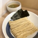 麺処まるは BEYOND - 料理写真:つけそばの麺は京都の老舗製麺屋ていがくから取り寄せています！
喉越しの良い平打ち麺で
濃いめのスープにも負けない美味しさです

