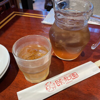 個室中華 頤和園 京橋店 - 中国茶がこういう提供をされるのは嬉しいですね。少し店内の座席は狭めです。このコスパですからやむ無しかとは思います。