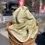 高田通泉園 - ほうじ茶ソフトクリーム　¥340(税込)