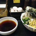 なぜ蕎麦にラー油を入れるのか。 新橋店 - 