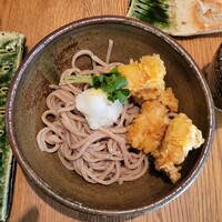 自家製粉石臼挽きうどん 青空blue 本店 - 大山若どり天ぶっかけうどん(自家製粉粗挽きうどん)