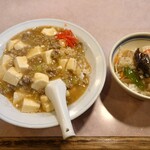 恵美飯店 - ●天津麺（卵入りラーメン）730円
            辛味はあまりない麻婆餡。
            
            お袋さんが食べきれない中華飯半分も（笑）