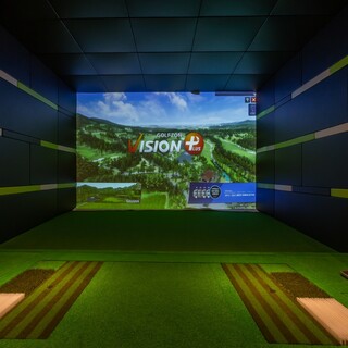 Simulation golf facility equipped with the latest models♪