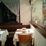 イル ルポーネ - 店内は18人収容できた♪9時なのに、空席は全て予約席だ！