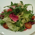 イル ルポーネ - ミックスサラダ(400円)は、クセのある香草が♪