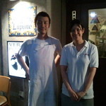 イル ルポーネ - 「ハイ、ウィンナー！、もとい、チーズ♪」「キャハハハハ！」