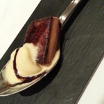 VIA Brianza - フォアグラとシナモンのジェラート　バルサミコソースがけ 角度をかえて
