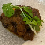 リストランティーノ イルチプレッソ - セコンド(肉料理)(新玉ねぎと鹿児島県産黒毛和牛経産牛のジェノベーゼ(ナポリ料理))