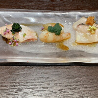 焼うお いし川 名古屋 - お造り(ブリ、ボタンエビ、サワラ)
