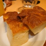 Osteria La Cantina - あったかフンワリフォカッチャ!これまた美味しくて〜これまたあまりパンを食べない我が家の男子が、これも旨い!と、完食〜!