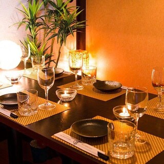 Enjoy your meal to your heart's content in a well-lit atmosphere.