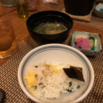 連根屋 - 菜の花ごはん、漬物、みそ汁
