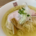 Chuukasoba Shikisokuzekuu - サッパリの中にも旨味を感じるスープ