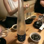 酒徒庵 - まずは風の森のスパークリングで食欲を促します！それにしても、独特の形状の瓶ですね。