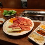 明月館 - 薄切りカルビ定食と追加ロース肉