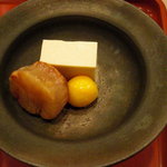 寿司一 - 貝柱燻油、豆腐味噌漬、ほうづき。