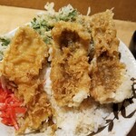 天丼ふじ - 穴子天の様子。