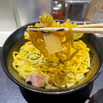 東京油組総本店 - メンマに柚子胡椒を付けて、麺と一緒にいただきます