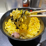 東京油組総本店 - 刻み海苔に柚子胡椒を付けて麺と一緒にいただきます