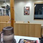 Yoshinoya - 牛丼屋なんだから、もう少し無機質な味気ない内装であって欲しい