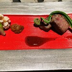 エクシブ湯河原離宮 - 黒毛和牛ロース網焼き　海老芋おかき揚げ、タラの芽、こごみ、肉味噌・山椒ソース　この辺りで苦しくなる…(*´Д｀*)ゥ~