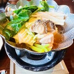 エクシブ湯河原離宮 - 湯豆腐の小鍋仕立て明日葉、鶏、鮑、えのき、白菜、大根