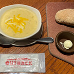 アウトバックステーキハウス - スープ、パン
