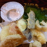 さくら - 天ぷら盛り合わせ　ビールセットの揚げ物♪