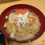 とんかつ 栄ちゃん - 今日はさつまいも入り。いつも素敵な豚汁。