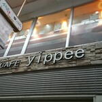 カフェイッピー - 店頭上部 看板 CAFE yippee