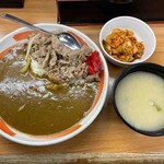 丼太郎 - 牛カレー、キムチ