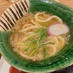 難波千日前 釜たけうどん - かすうどん・並(930円)