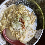 すごい煮干ラーメン凪 - オイリー、でも旨みと喉越しでツルッと。