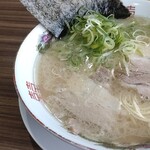 ラーメン新蔵 - 左側のチャーシュー♪