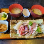 Kimuraya - あれ？味噌汁が二つ？の刺身定食ww