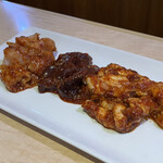Yakiniku Koushuen Karuizawa Ten - ホルモンセット　奥からミノ、上レバー、上ホルモン