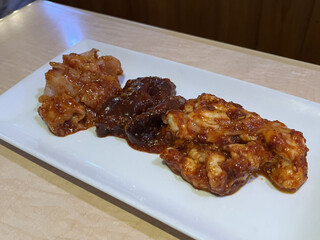 焼肉 光州苑  - ホルモンセット　奥からミノ、上レバー、上ホルモン