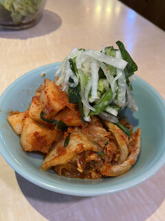 焼肉 光州苑  - キムチ盛り合わせ