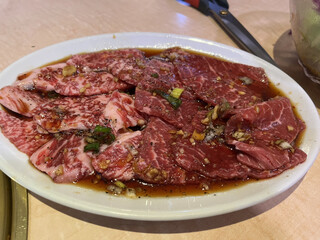 焼肉 光州苑  - 左：カルビ　右：ロース