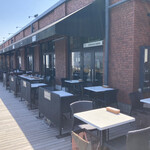 A16 - この通路は人の往来が普通にあるのでテラス席は落ち着いて食べれないなと思った